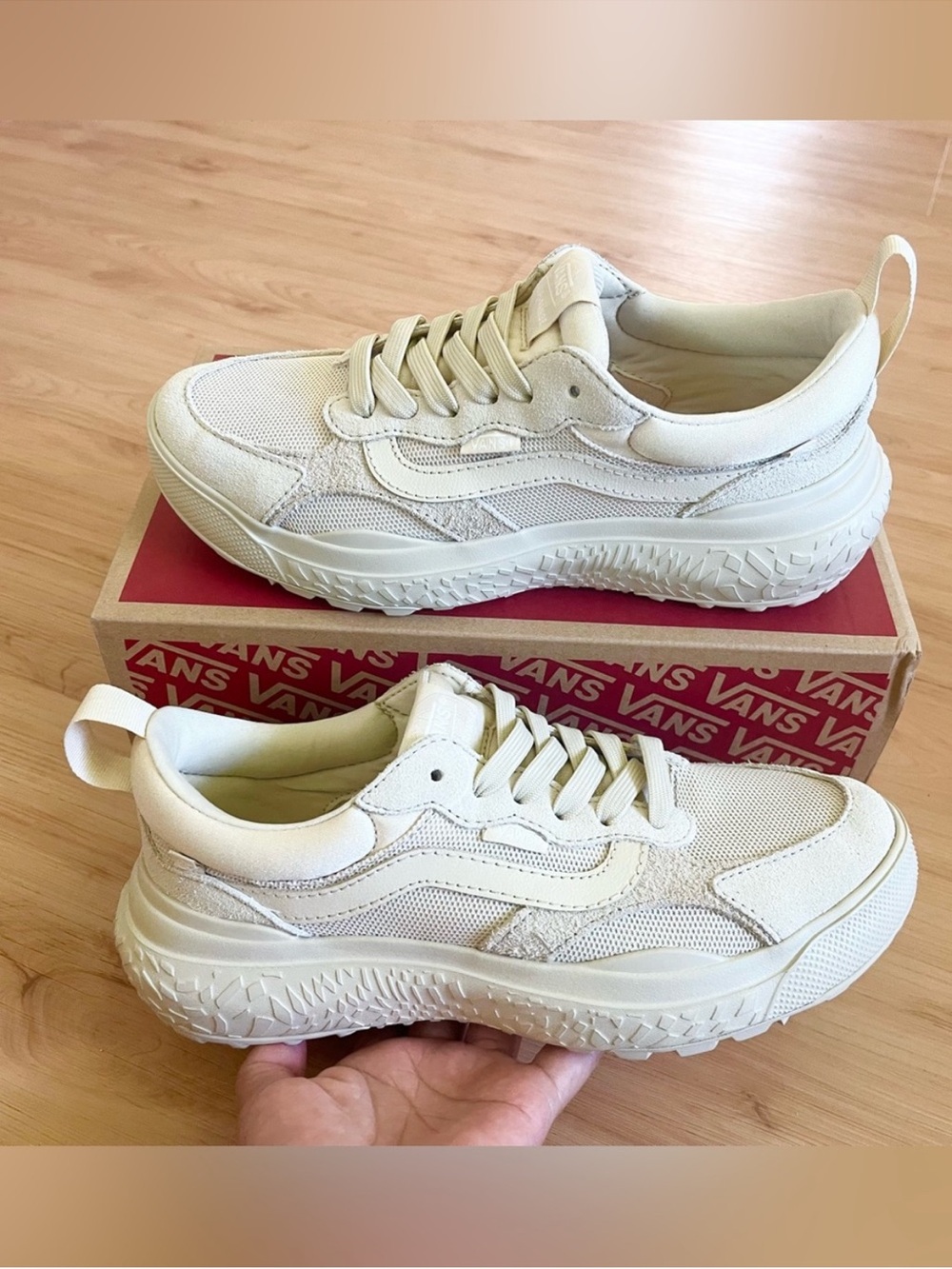 Vans UltraRange Neo VR3 Shoe
Women 8.5 US